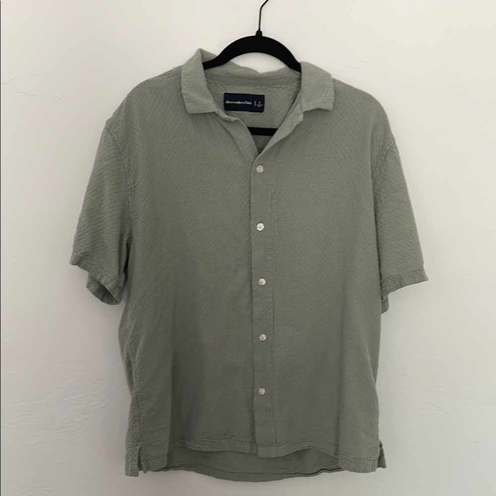 Abercrombie & Fitch Sage Green Short Sleeve Button-Down Shirt